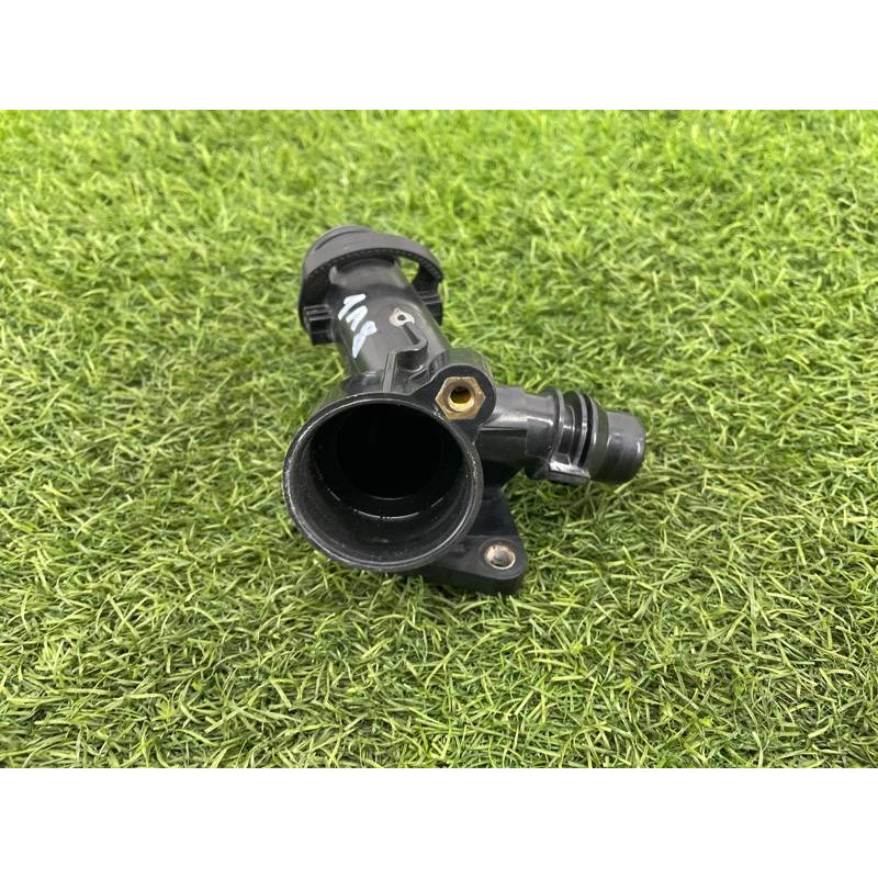 Фланец системы охлаждения (система охлаждения) AUDI A8 D4 2011 4,2 079121137K