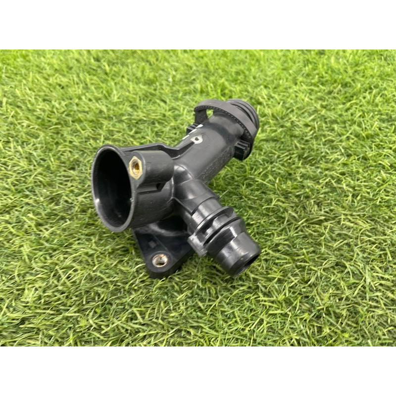 Фланец системы охлаждения (система охлаждения) AUDI A8 D4 2011 4,2 079121137K