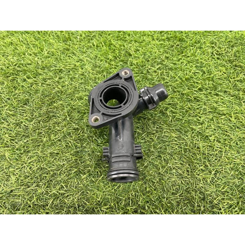 Фланец системы охлаждения (система охлаждения) AUDI A8 D4 2011 4,2 079121137K