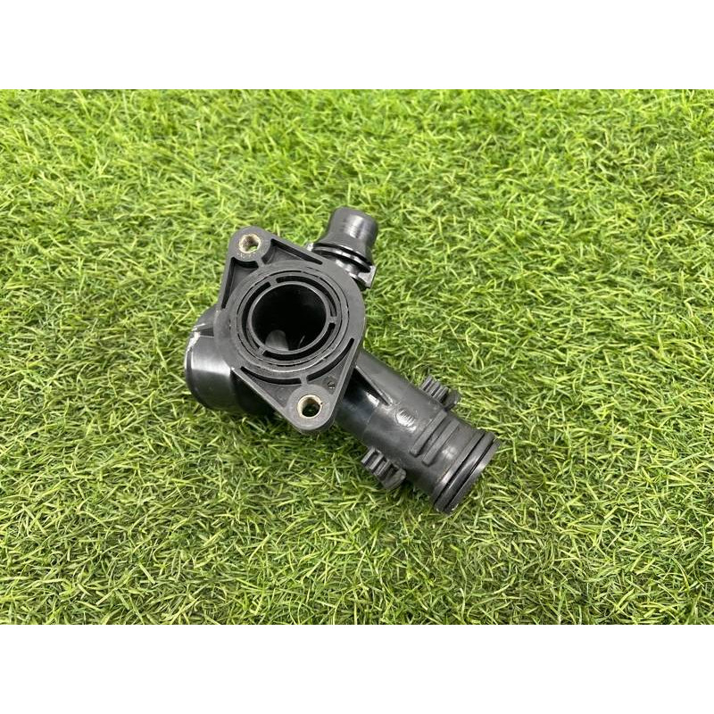 Фланец системы охлаждения (система охлаждения) AUDI A8 D4 2011 4,2 079121137K