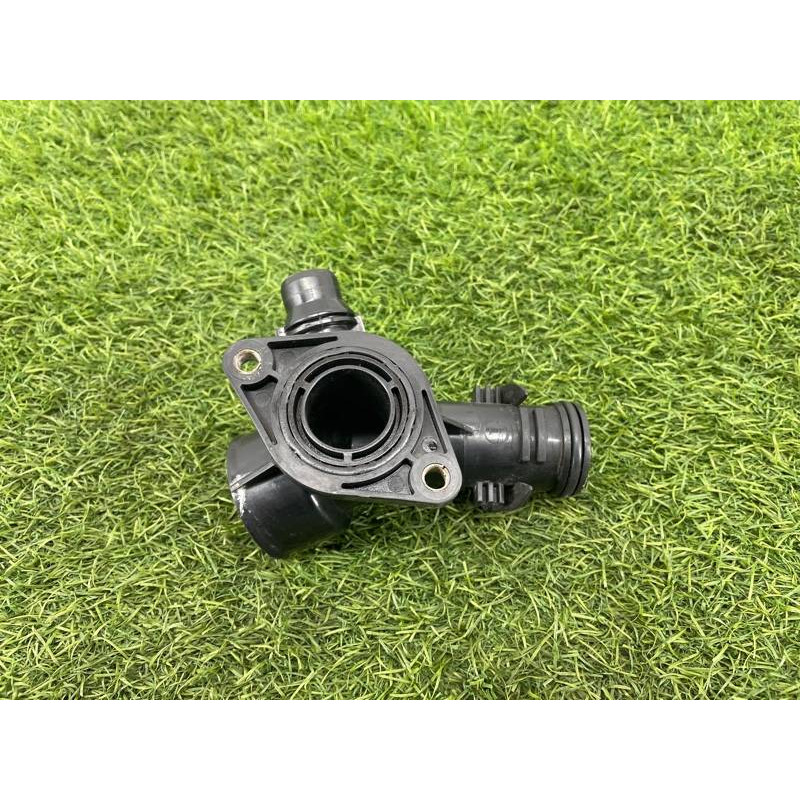 Фланец системы охлаждения (система охлаждения) AUDI A8 D4 2011 4,2 079121137K