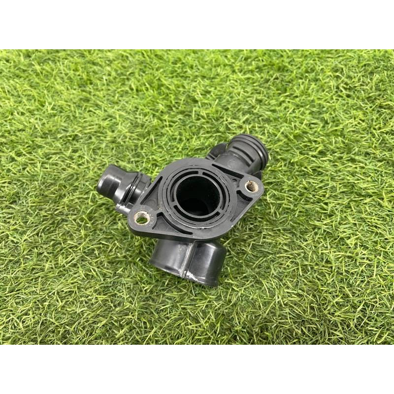 Фланец системы охлаждения (система охлаждения) AUDI A8 D4 2011 4,2 079121137K