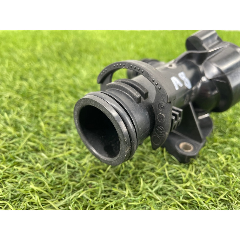 Фланец системы охлаждения (система охлаждения) AUDI A8 D4 2011 4,2 079121137K