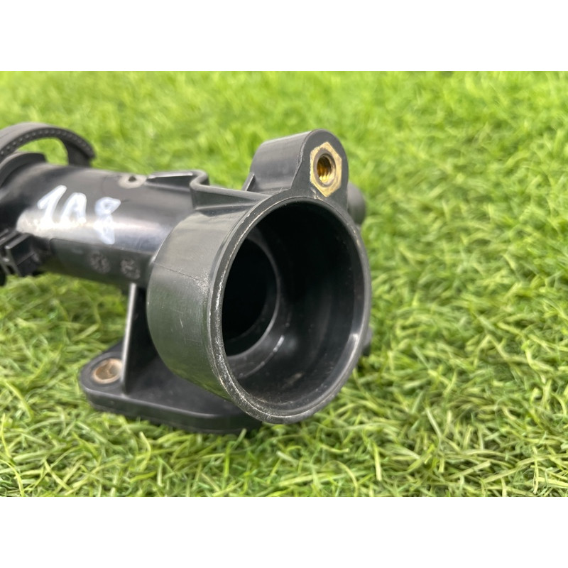 Фланец системы охлаждения (система охлаждения) AUDI A8 D4 2011 4,2 079121137K