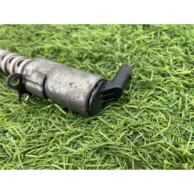 Клапан фазорегулятора (электрика двигателя) Audi Q5 8R 2012 3.2 CALB 06E109257L