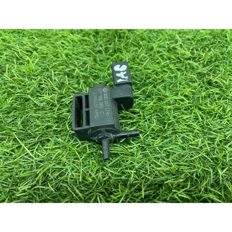 Електромагнітний клапан (електрика) AUDI A8 D4 2011 4,2 037906283C