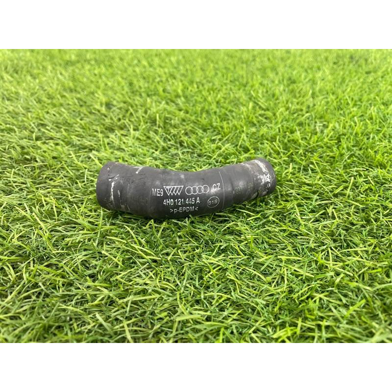 Патрубок (система охлаждения) AUDI A8 D4 2011 4,2 4H0121445A