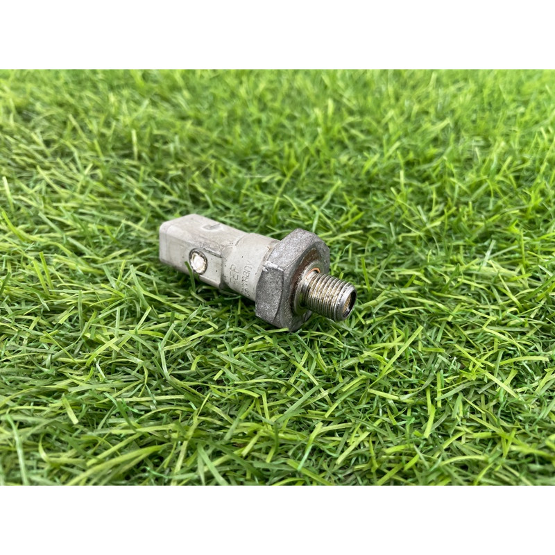 Датчик давления масла (электрика двигателя) Audi Q5 8R 2012 3.2 CALB 06E919081C