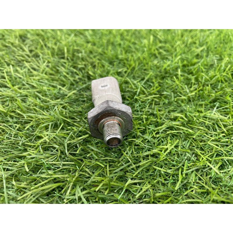 Датчик давления масла (электрика двигателя) Audi Q5 8R 2012 3.2 CALB 06E919081C