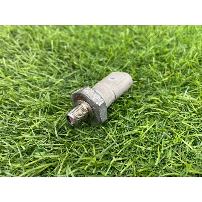 Датчик давления масла (электрика двигателя) Audi Q5 8R 2012 3.2 CALB 06E919081C