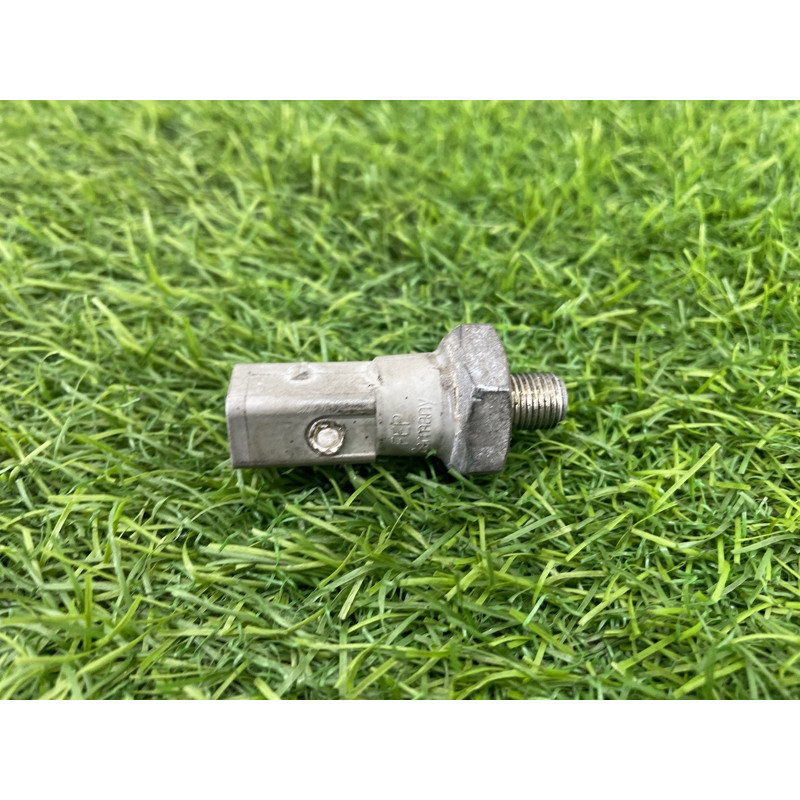 Датчик давления масла (электрика двигателя) Audi Q5 8R 2012 3.2 CALB 06E919081C