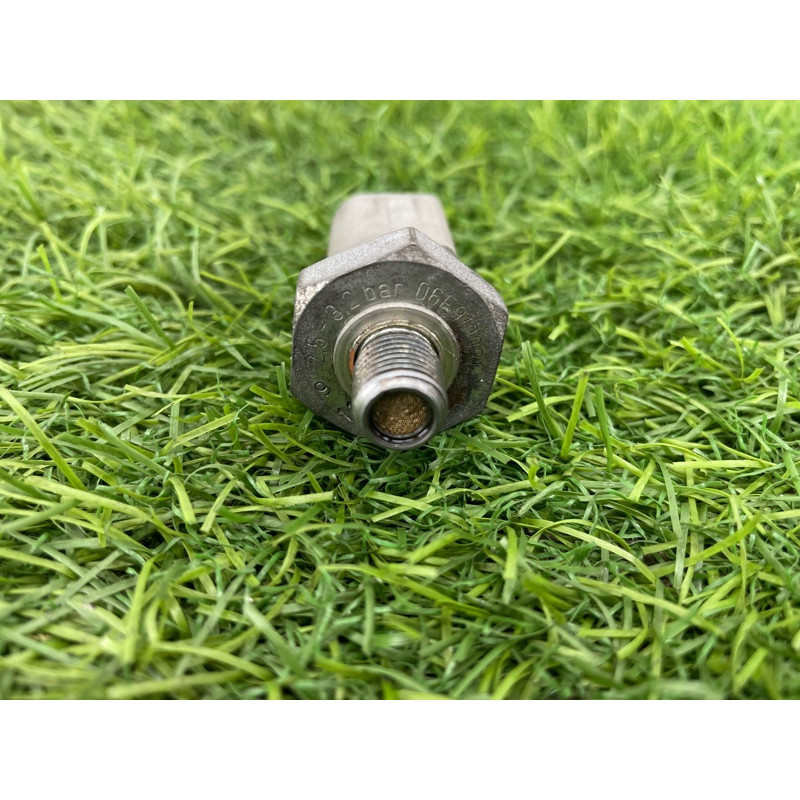 Датчик давления масла (электрика двигателя) Audi Q5 8R 2012 3.2 CALB 06E919081C