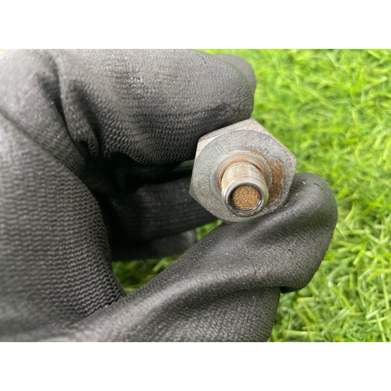 Датчик давления масла (электрика двигателя) Audi Q5 8R 2012 3.2 CALB 06E919081C