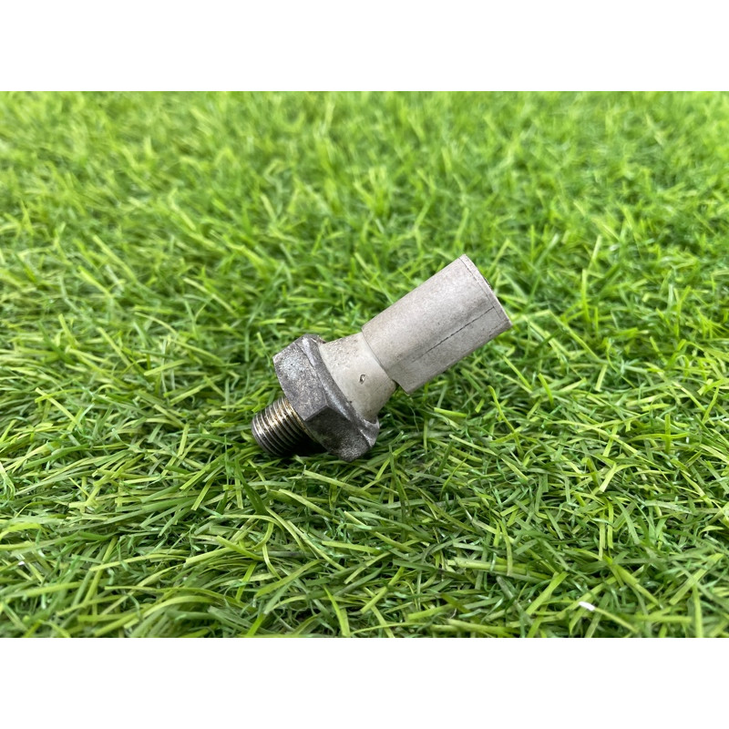 Датчик давления масла (электрика двигателя) Audi Q5 8R 2012 3.2 CALB 038919081P