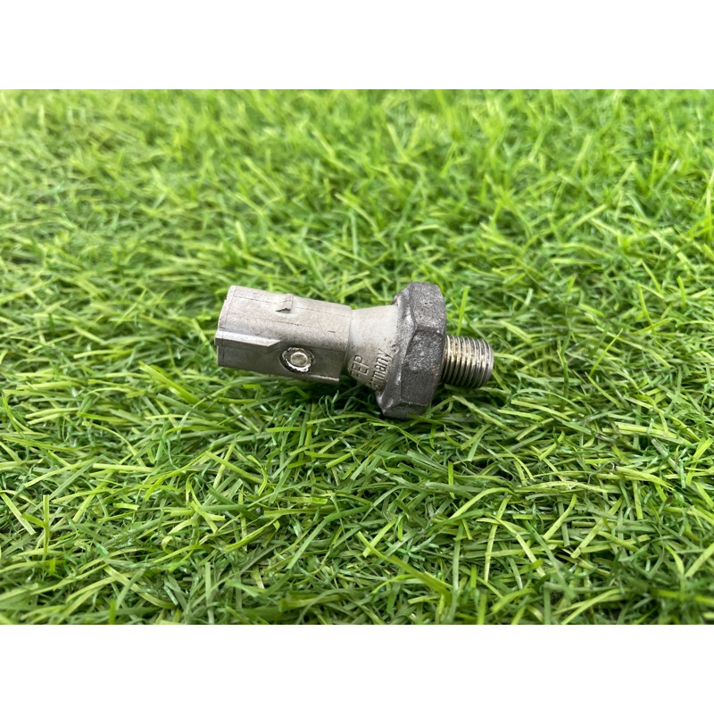 Датчик давления масла (электрика двигателя) Audi Q5 8R 2012 3.2 CALB 038919081P