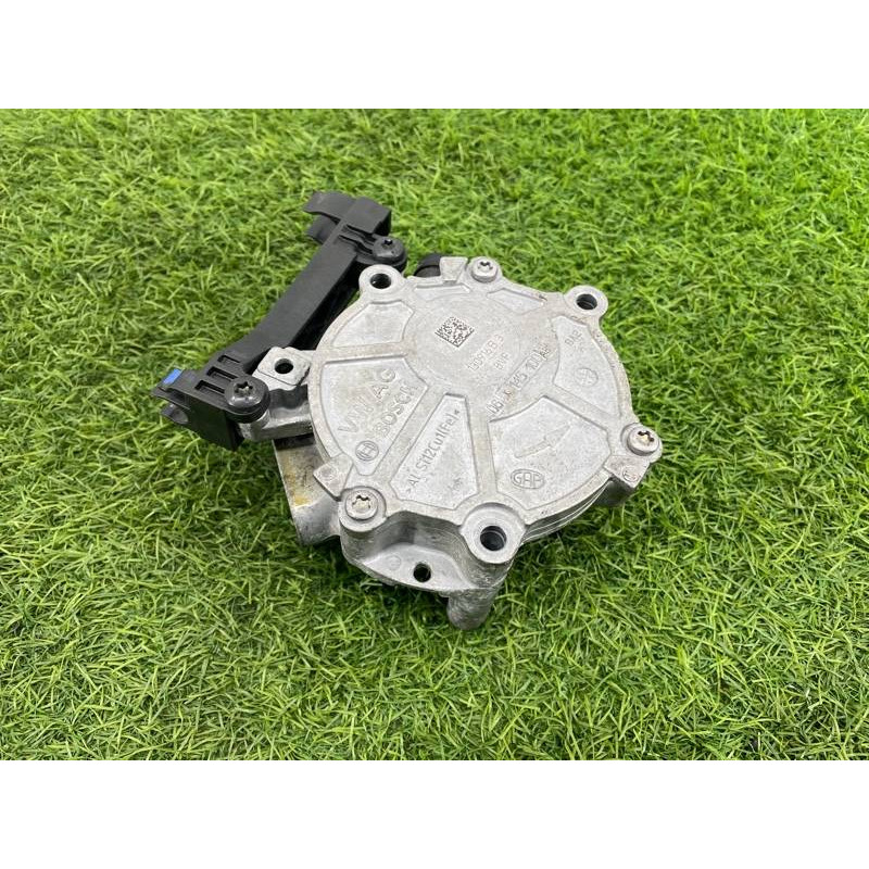 Вакуумный насос (тормозная система) AUDI A4 B9 2017 2.0L 06K145100AB