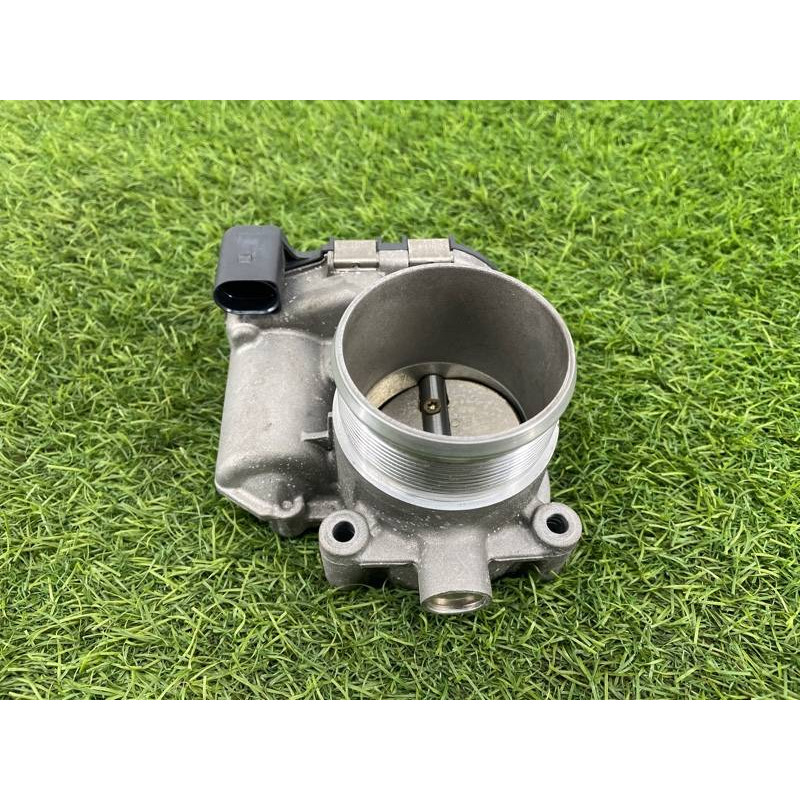 Дроссельная заслонка (электрика двигателя) AUDI A4 B9 2017 2.0L 06K133062M