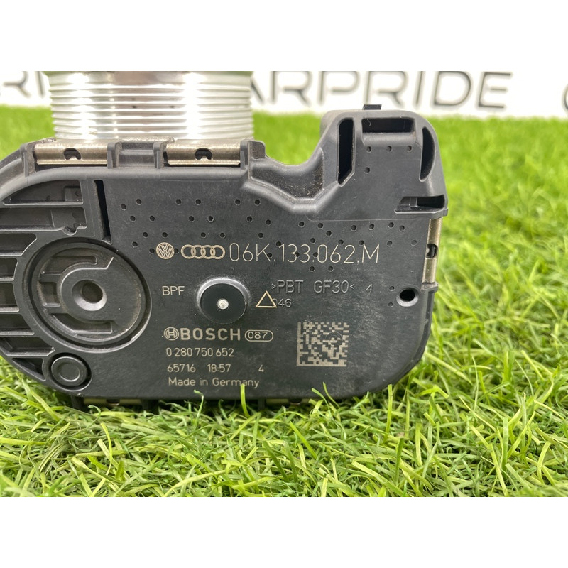 Дроссельная заслонка (электрика двигателя) AUDI A4 B9 2017 2.0L 06K133062M