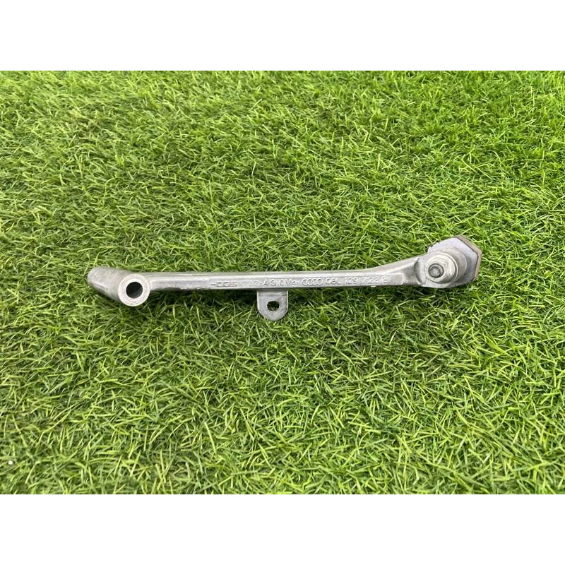 Кронштейн впускного коллектора (кронштейны двигателя) AUDI A4 B9 2017 2.0L 06L129723B