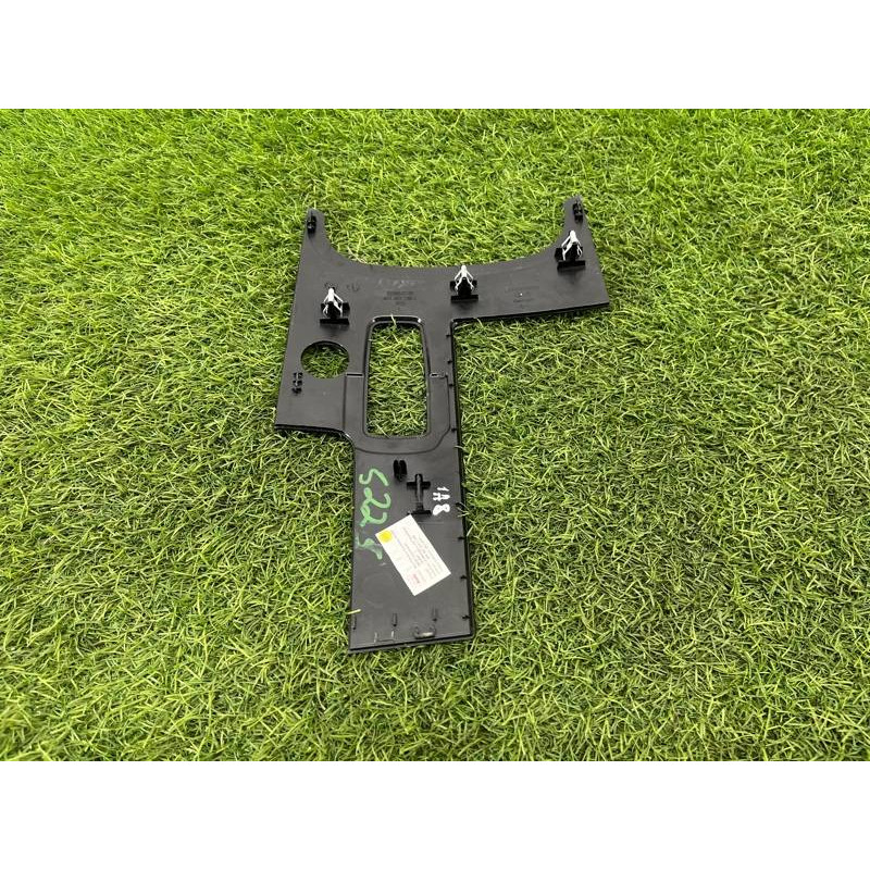 Декоративна накладка торпеди (салон) AUDI A8 D4 2011 4,2 4H1857130CV58