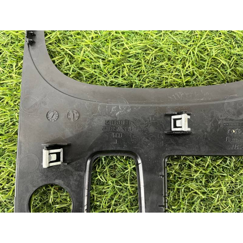 Декоративна накладка торпеди (салон) AUDI A8 D4 2011 4,2 4H1857130CV58