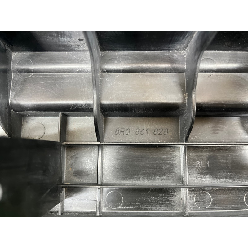 Обшивка багажника (салон) Audi Q5 8R 2012 3.2 CALB 8R0861828C87A