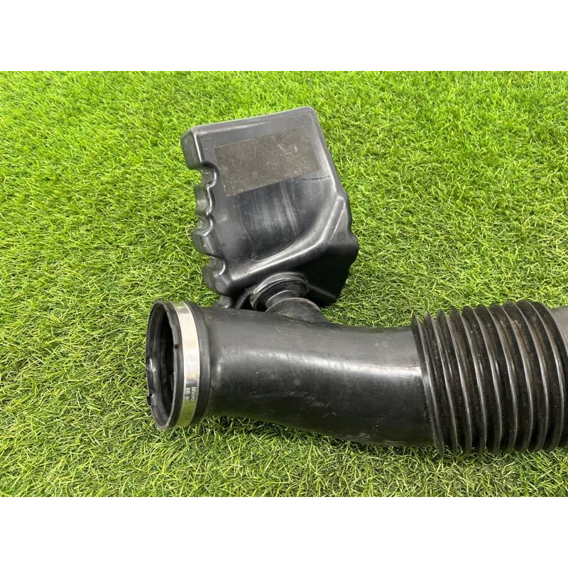 Патрубок воздушного фильтра (впускная система) Audi Q5 8R 2012 3.2 CALB 06E129629S