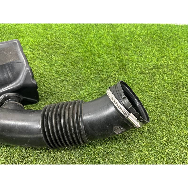 Патрубок воздушного фильтра (впускная система) Audi Q5 8R 2012 3.2 CALB 06E129629S