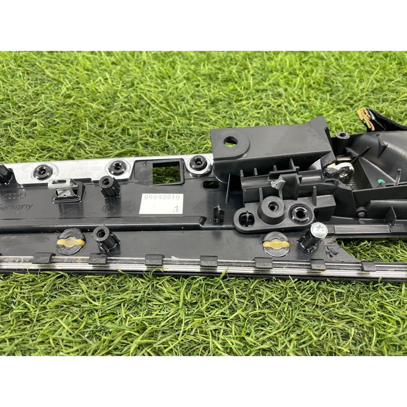 Декоративна накладка карти дверей (салон) AUDI A8 D4 2011 4,2 4H0867068CV58