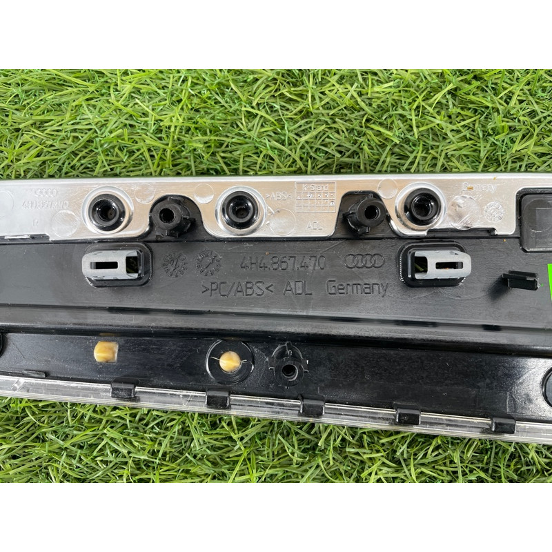 Декоративна накладка карти дверей (салон) AUDI A8 D4 2011 4,2 4H4867086V58