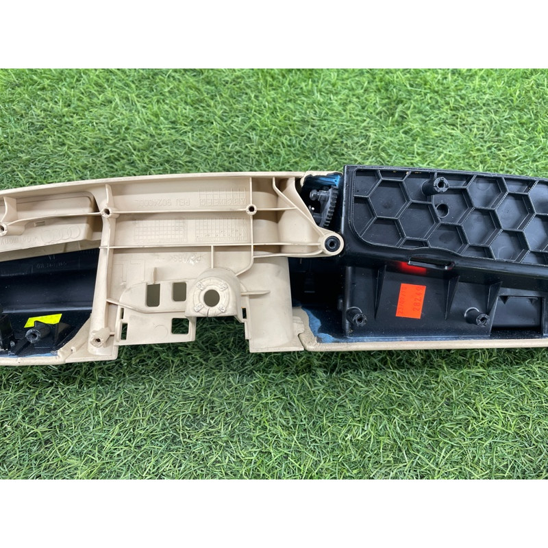 Підлокітник (салон) AUDI A8 D4 2011 4,2 4H1867165CEM4