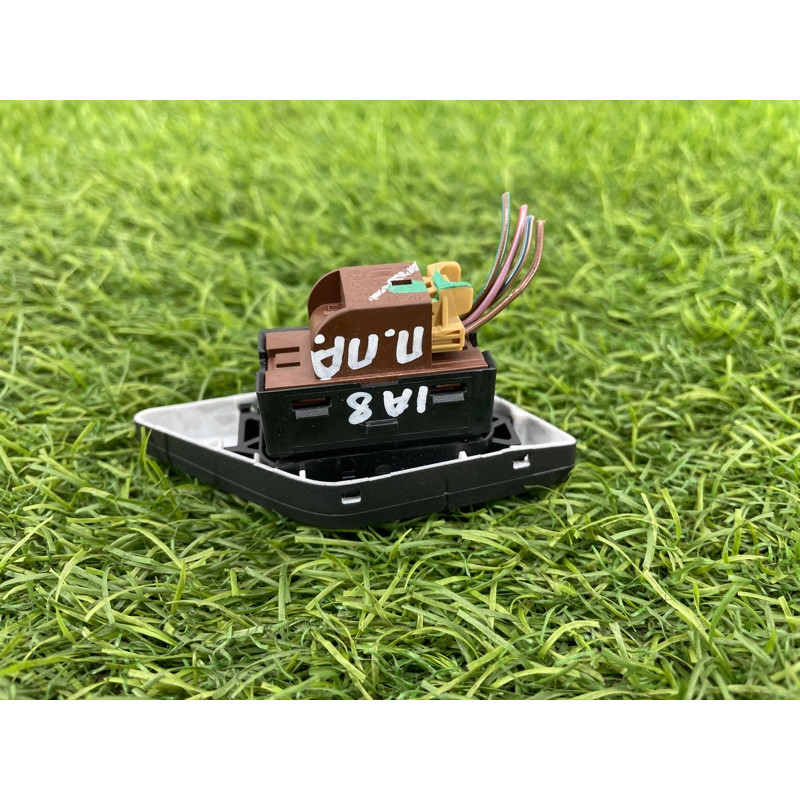 Кнопка блокировки центрального замка (электрика / кнопки) AUDI A8 D4 2011 4,2 4H0962108B5PR