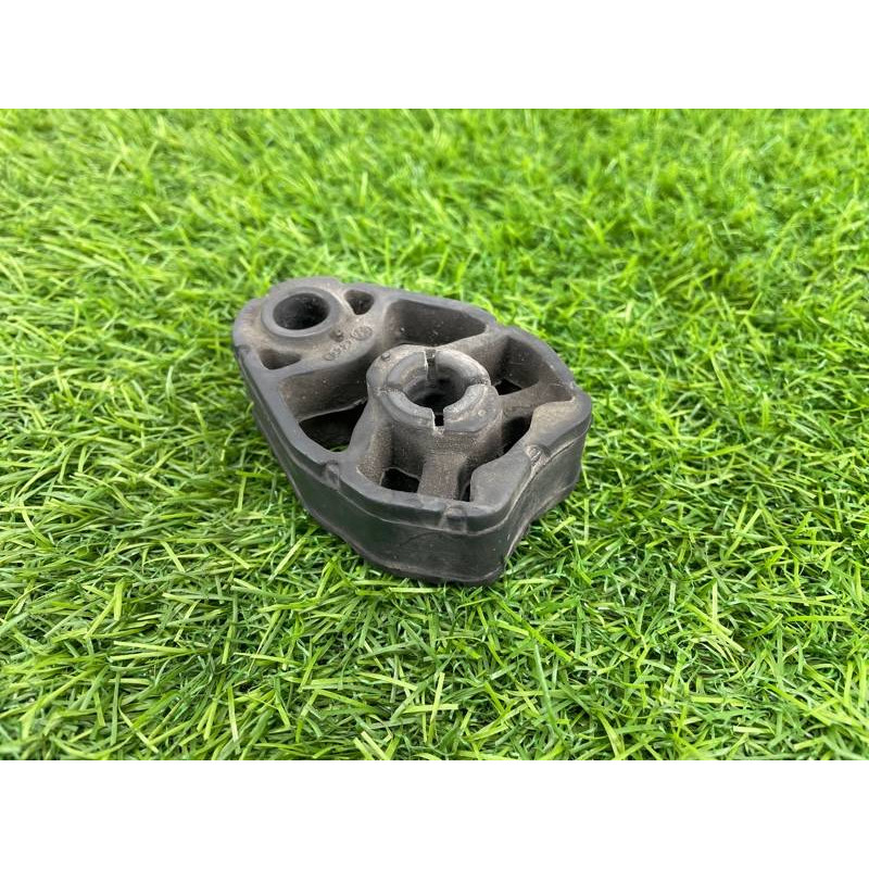 Подушка глушителя (выпускная система) AUDI A8 D4 2011 4,2 8K0253147A