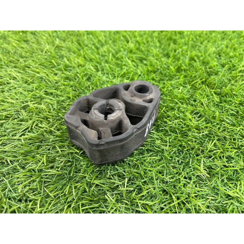 Подушка глушителя (выпускная система) AUDI A8 D4 2011 4,2 8K0253147A