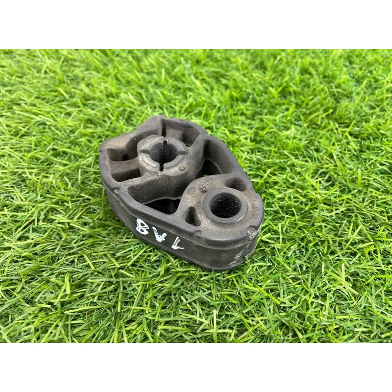 Подушка глушителя (выпускная система) AUDI A8 D4 2011 4,2 8K0253147A