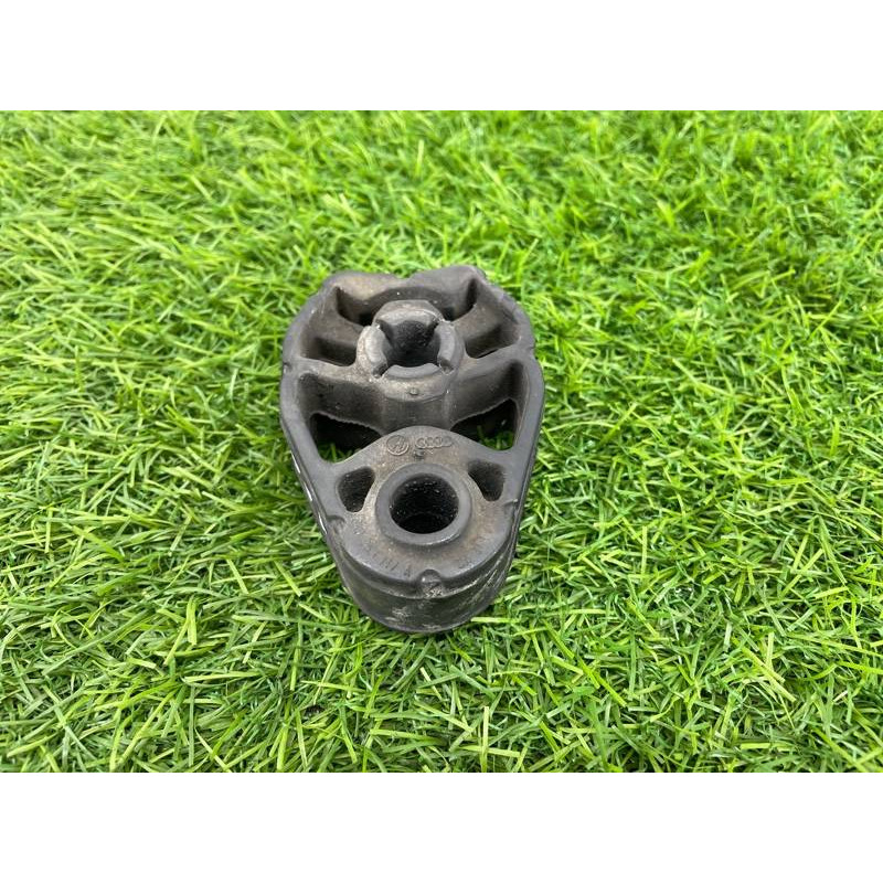 Подушка глушителя (выпускная система) AUDI A8 D4 2011 4,2 8K0253147A