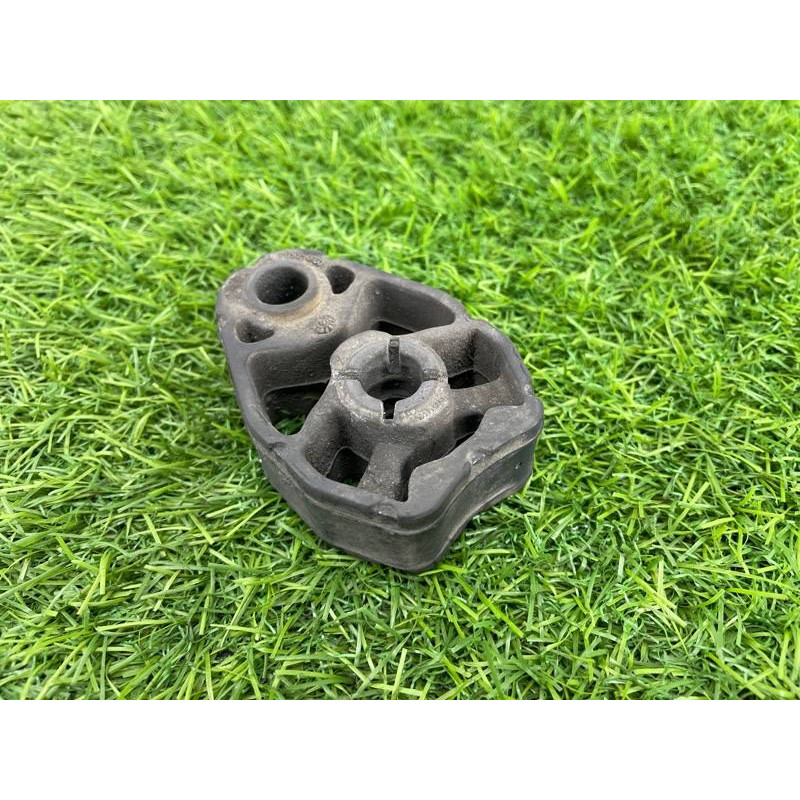 Подушка глушителя (выпускная система) AUDI A8 D4 2011 4,2 8K0253147A