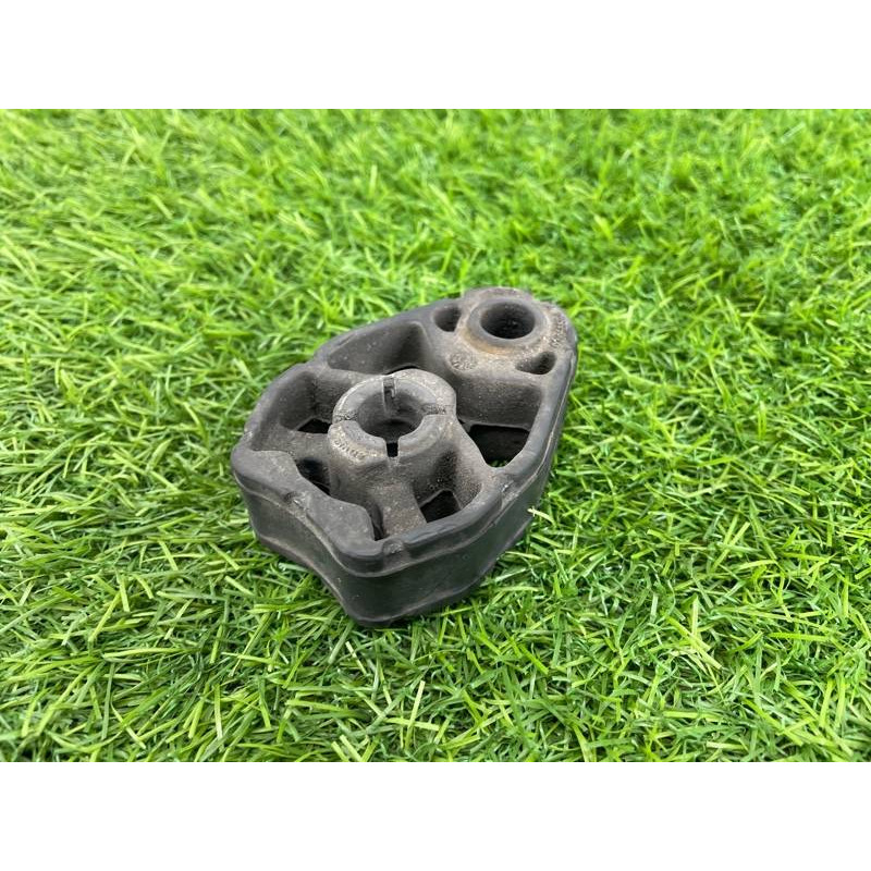 Подушка глушителя (выпускная система) AUDI A8 D4 2011 4,2 8K0253147A