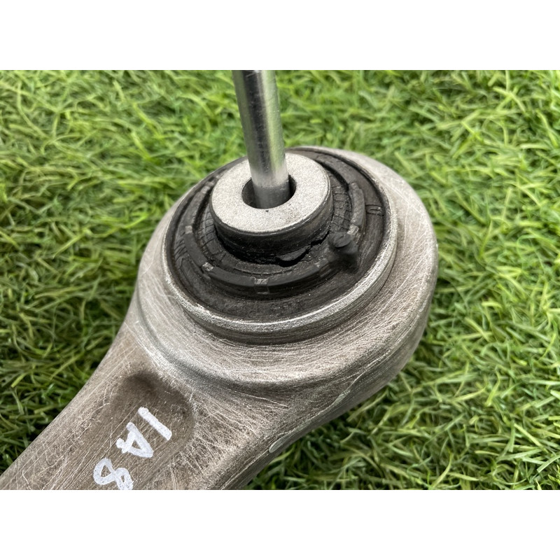 Рычаг подвески (подвеска) AUDI A8 D4 2011 4,2 4H0407151C