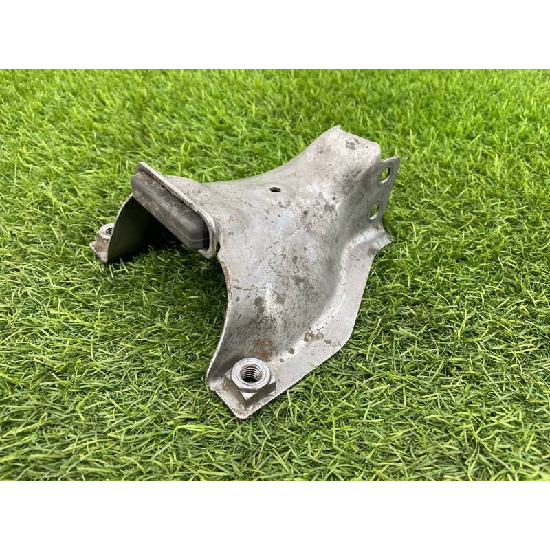 Кронштейн подушки двигателя (кронштейны двигателя) Audi Q5 8R 2012 3.2 CALB 8K0399060