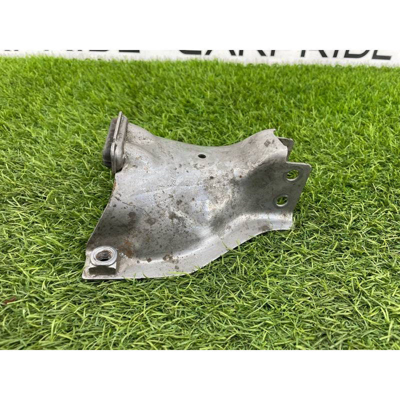 Кронштейн подушки двигателя (кронштейны двигателя) Audi Q5 8R 2012 3.2 CALB 8K0399060