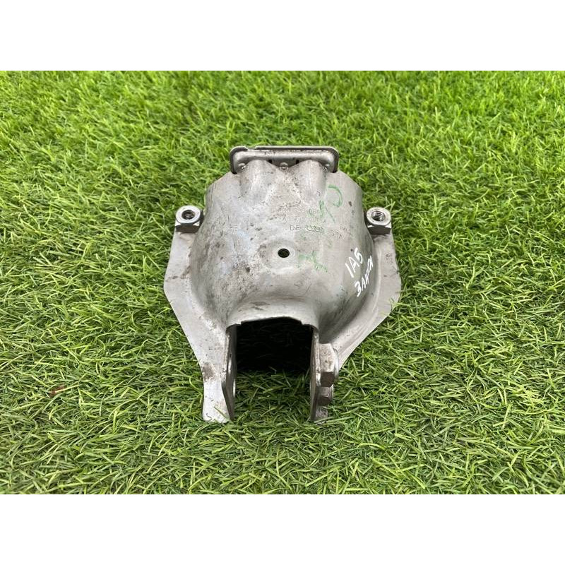 Кронштейн подушки двигателя (кронштейны двигателя) Audi Q5 8R 2012 3.2 CALB 8K0399060