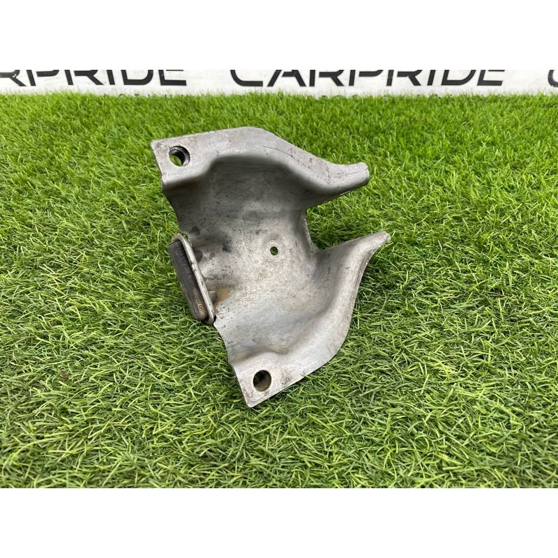 Кронштейн подушки двигателя (кронштейны двигателя) Audi Q5 8R 2012 3.2 CALB 8K0399060