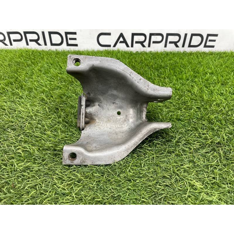 Кронштейн подушки двигателя (кронштейны двигателя) Audi Q5 8R 2012 3.2 CALB 8K0399060