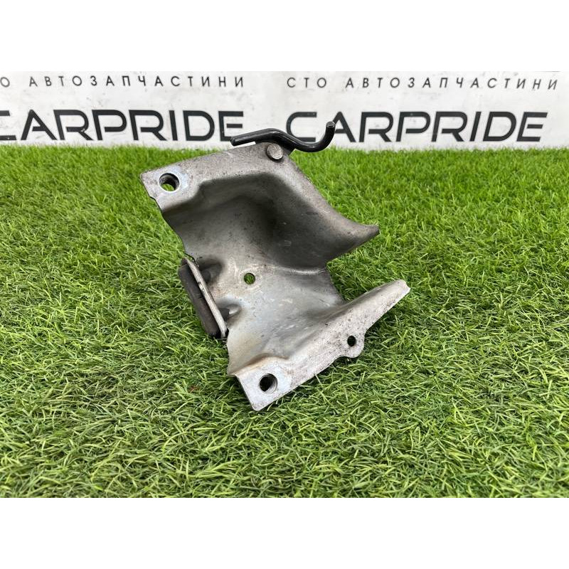 Кронштейн подушки двигателя (кронштейны двигателя) Audi Q5 8R 2012 3.2 CALB 8K0399059A