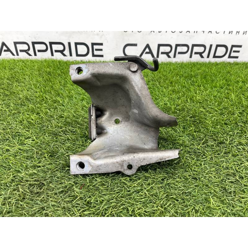 Кронштейн подушки двигателя (кронштейны двигателя) Audi Q5 8R 2012 3.2 CALB 8K0399059A