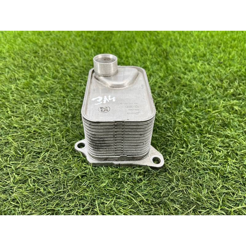 Теплообменник масляного фильтра (двигатель и элементы) AUDI A4 B9 2017 2.0L 06L117021G