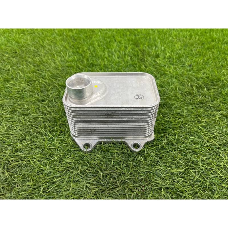 Теплообменник масляного фильтра (двигатель и элементы) Audi A5 F5 2019 2.0 TFSI 06L117021G