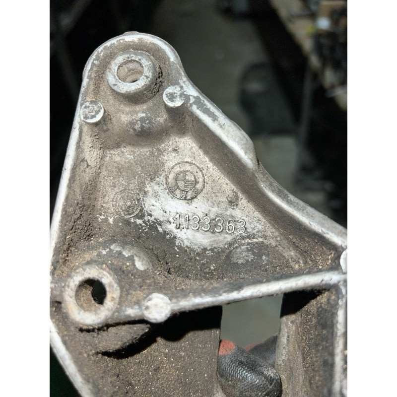 Кронштейн подушки двигателя (кронштейны двигателя) BMW 3-series E30 11811133363