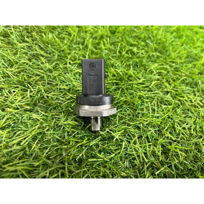 Датчик тиску пального (електрика / датчики) Audi A5 F5 2019 2.0 TFSI 06J906054J